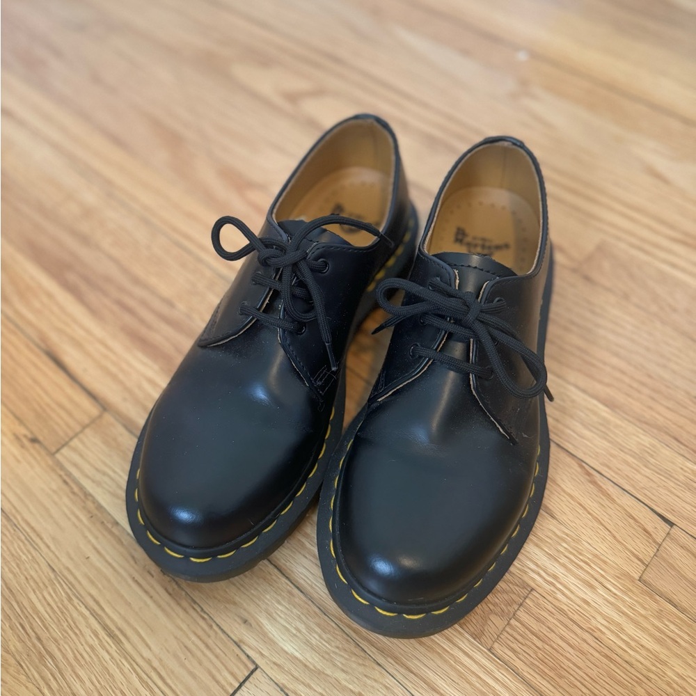 Dr. Martens 1461 WOMEN'S SMOOTH LEATHER OXFORD SHOES. EUR 39, US 8